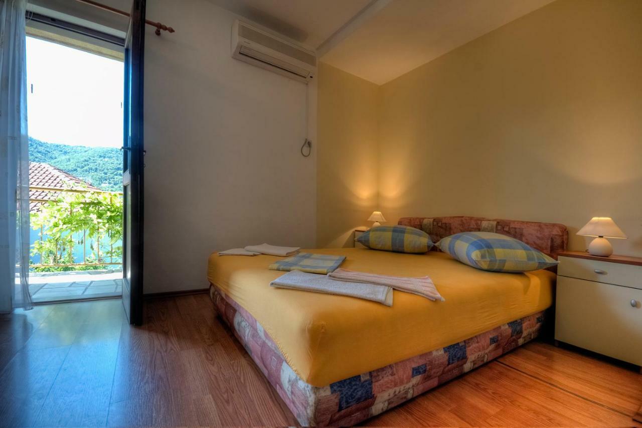 Apartments Srhoj Стари Град Экстерьер фото
